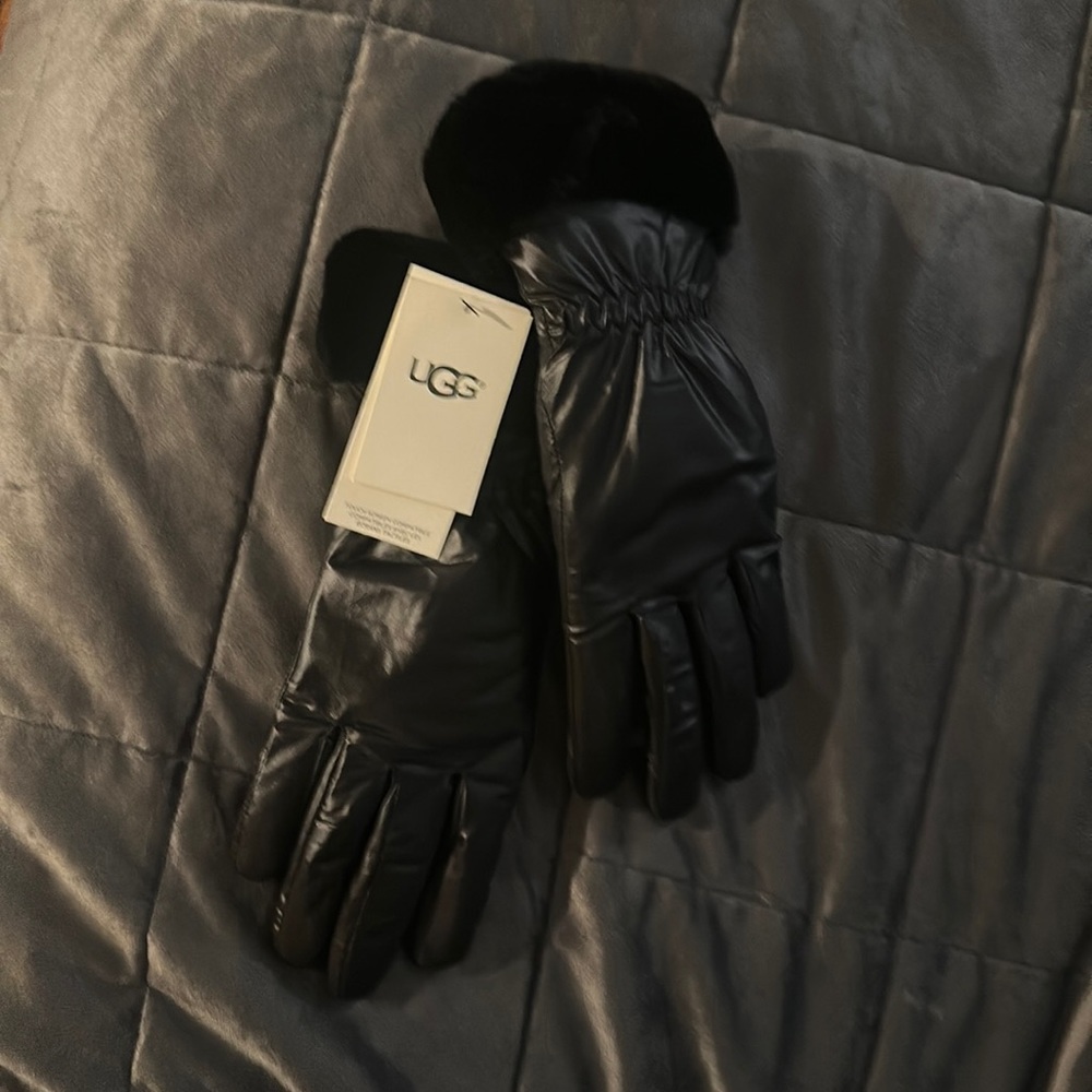 NWT UGG Gloves